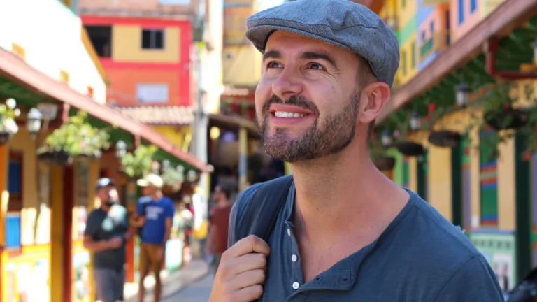 gay dating, LGBTQ+ dating, gay dating tips, finding love as a gay man, gay dating apps, online dating, gay dating advice, profile picture, authenticity, Grindr, Scruff, Jack'd, Hornet, Adam4Adam, privacy settings, profile optimisation, initiating conversations, self-confidence, safety, privacy, challenges, rejection, expectations, patience, love